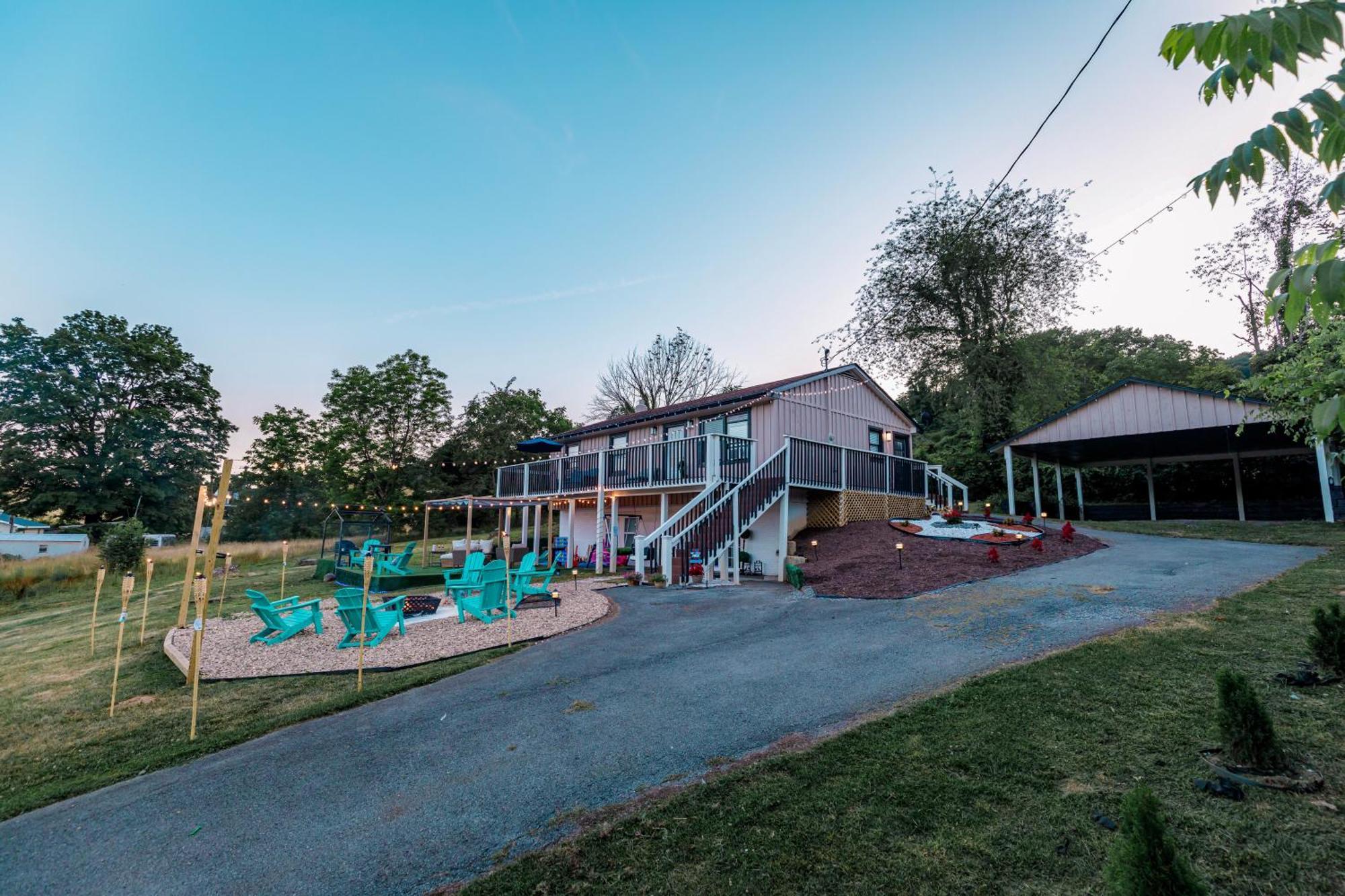 Carloover Vista: Mountain Escape Hot Springs Exterior photo