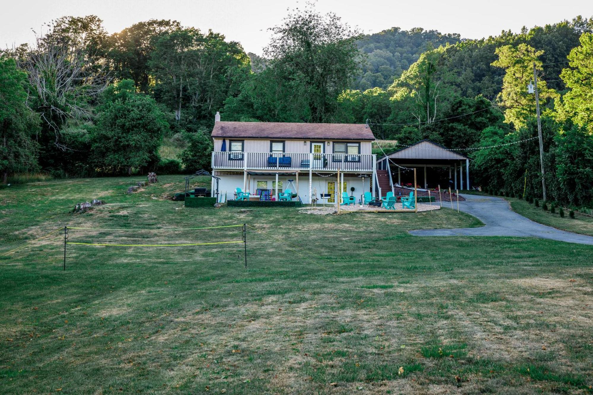 Carloover Vista: Mountain Escape Hot Springs Exterior photo