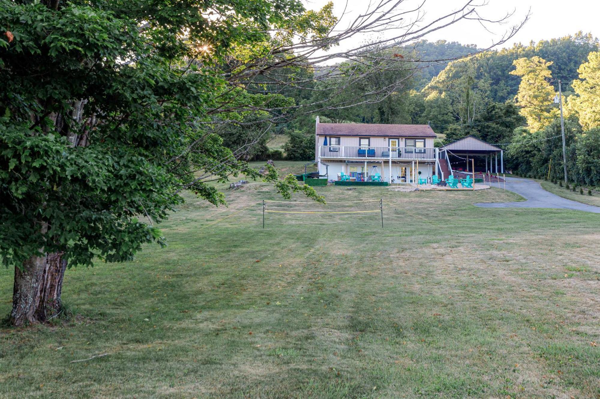 Carloover Vista: Mountain Escape Hot Springs Exterior photo