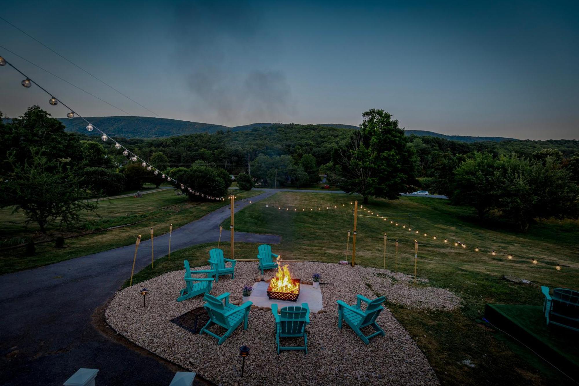 Carloover Vista: Mountain Escape Hot Springs Exterior photo