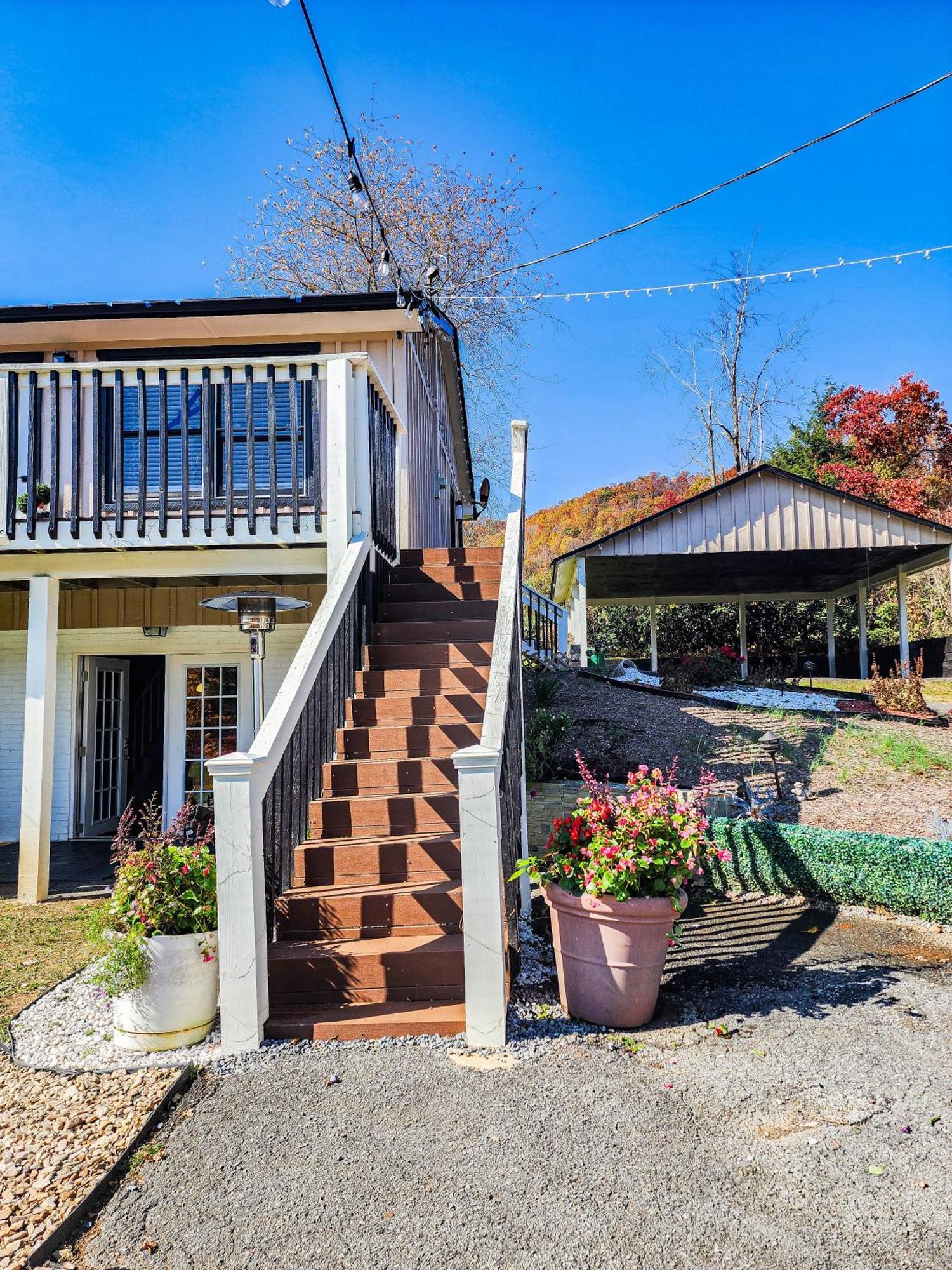 Carloover Vista: Mountain Escape Hot Springs Exterior photo